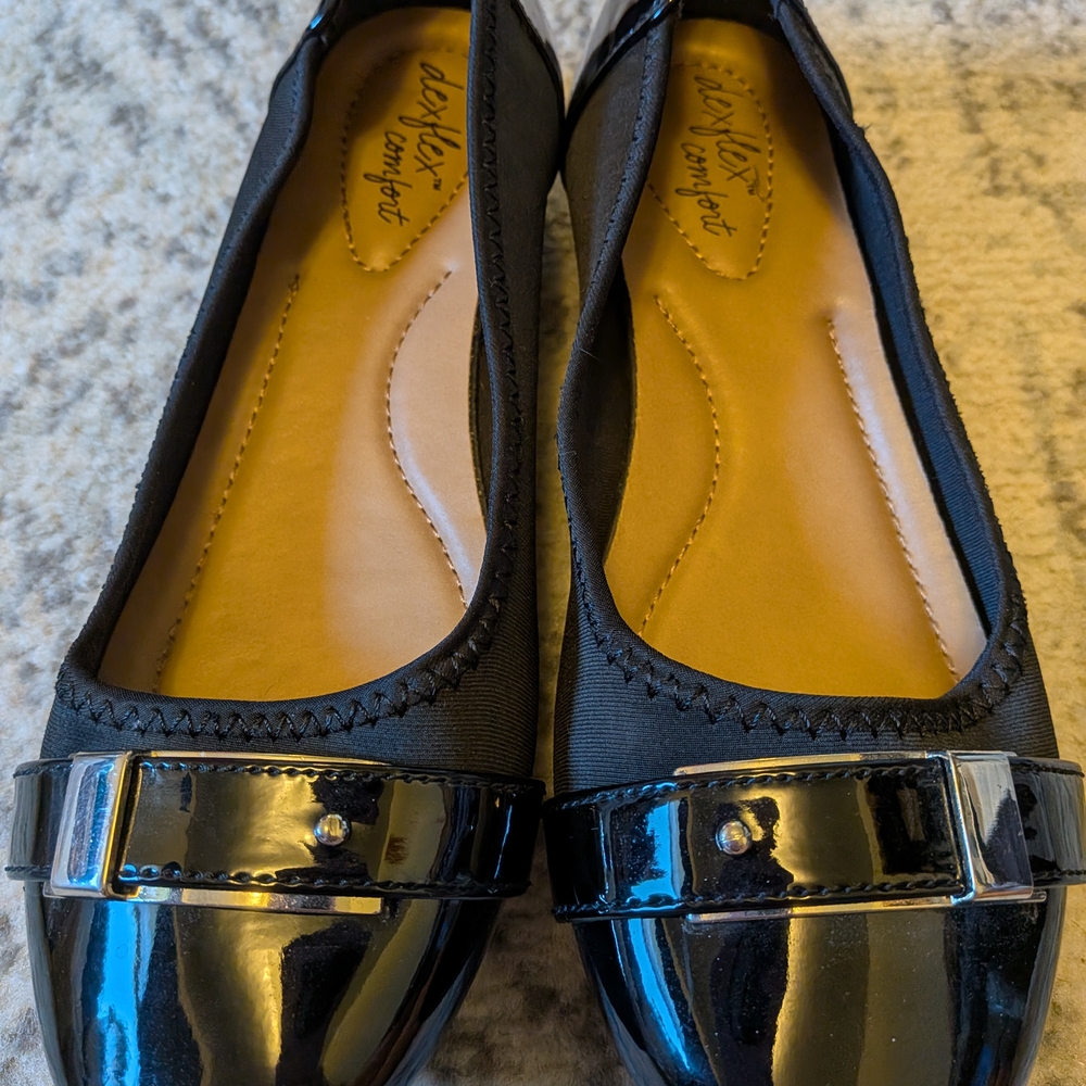 Dexflex Comfort Black Flats with Patent Detail